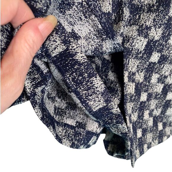 BCBGeneration Navy Jacquard Textured V Neck V Back Skort Romper Women’s Size 4 - Picture 6 of 14